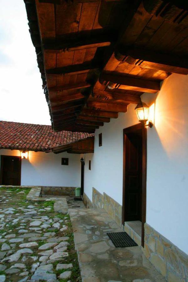 Hotel Divetsite Sliven Esterno foto